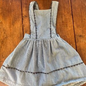 Earla Pinafore